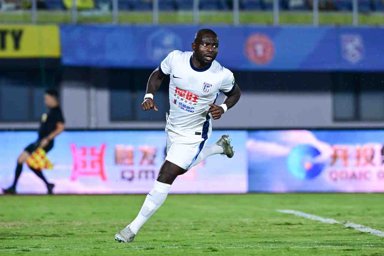 客场4-0大胜！大连英博队史首次战胜青岛西海岸 此前三次交手全败